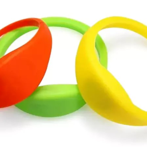 Custom Silicone vs. Fabric: Choosing Durable RFID Wristbands for Waterparks