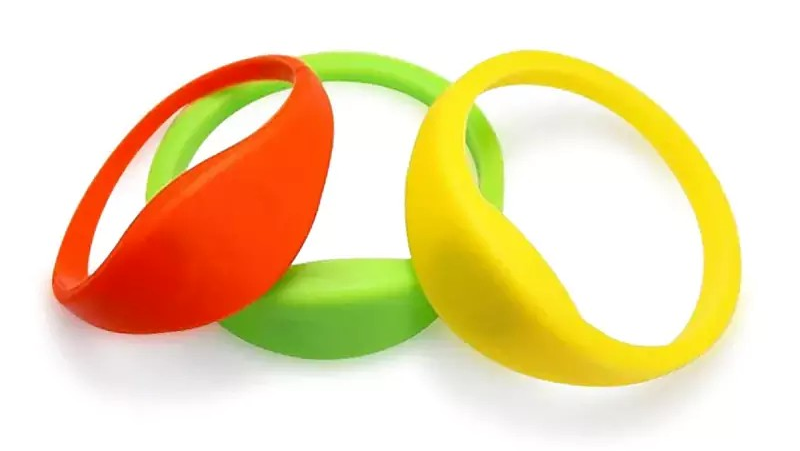 Custom Silicone vs. Fabric: Choosing Durable RFID Wristbands for Waterparks